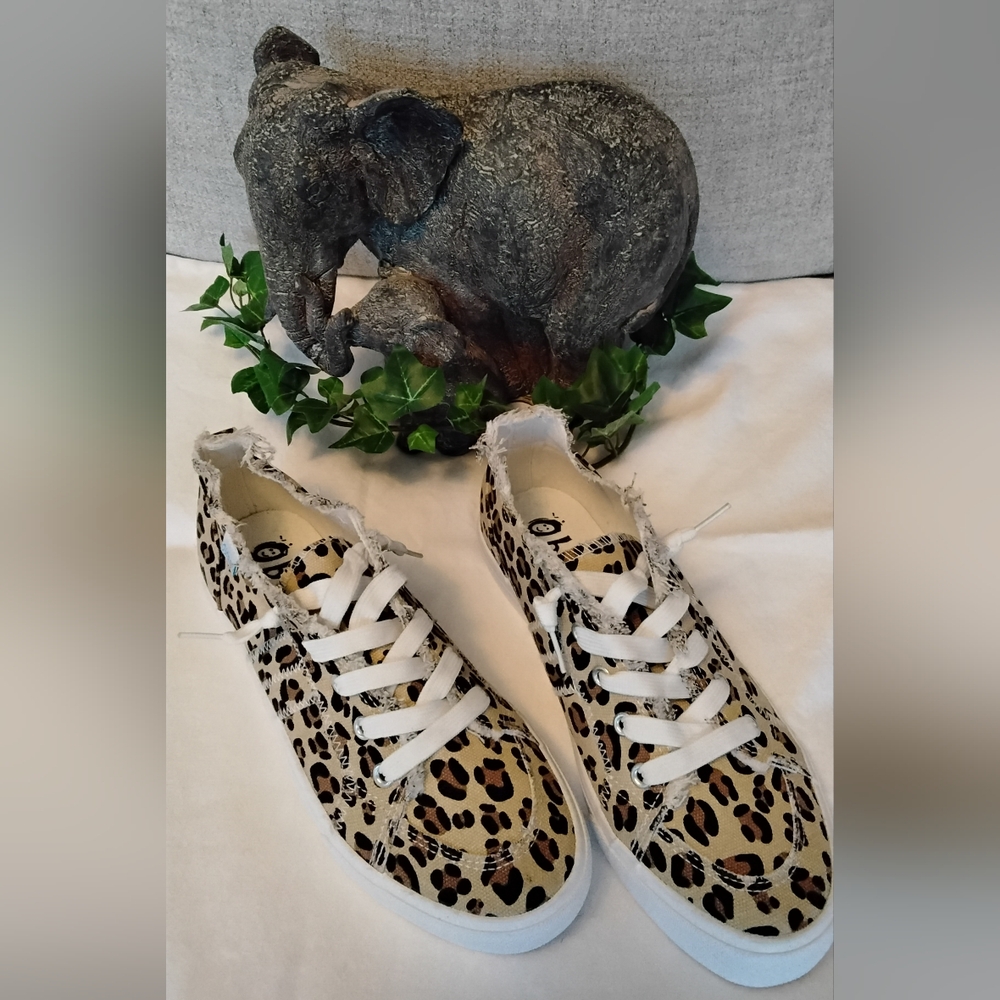 Obtaom Leopard Print Women's Canvas Sneakers